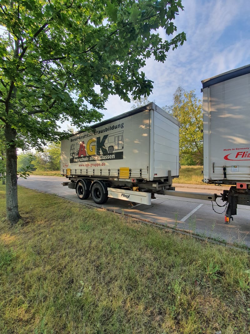 Lastzug aus LKW und Anhänger für die Klasse CE